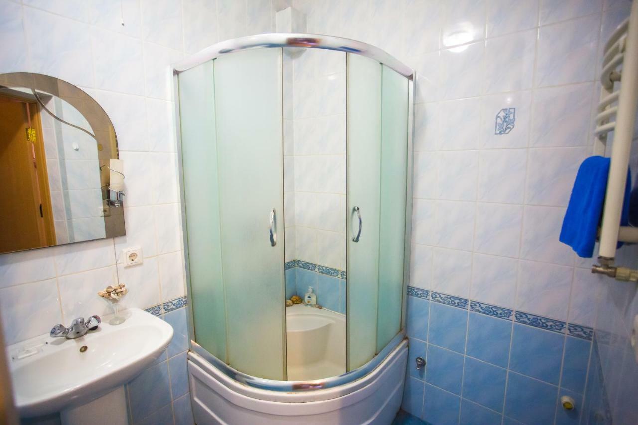 Like Home On Zaliznychna 9 Івано-Франківськ Екстер'єр фото