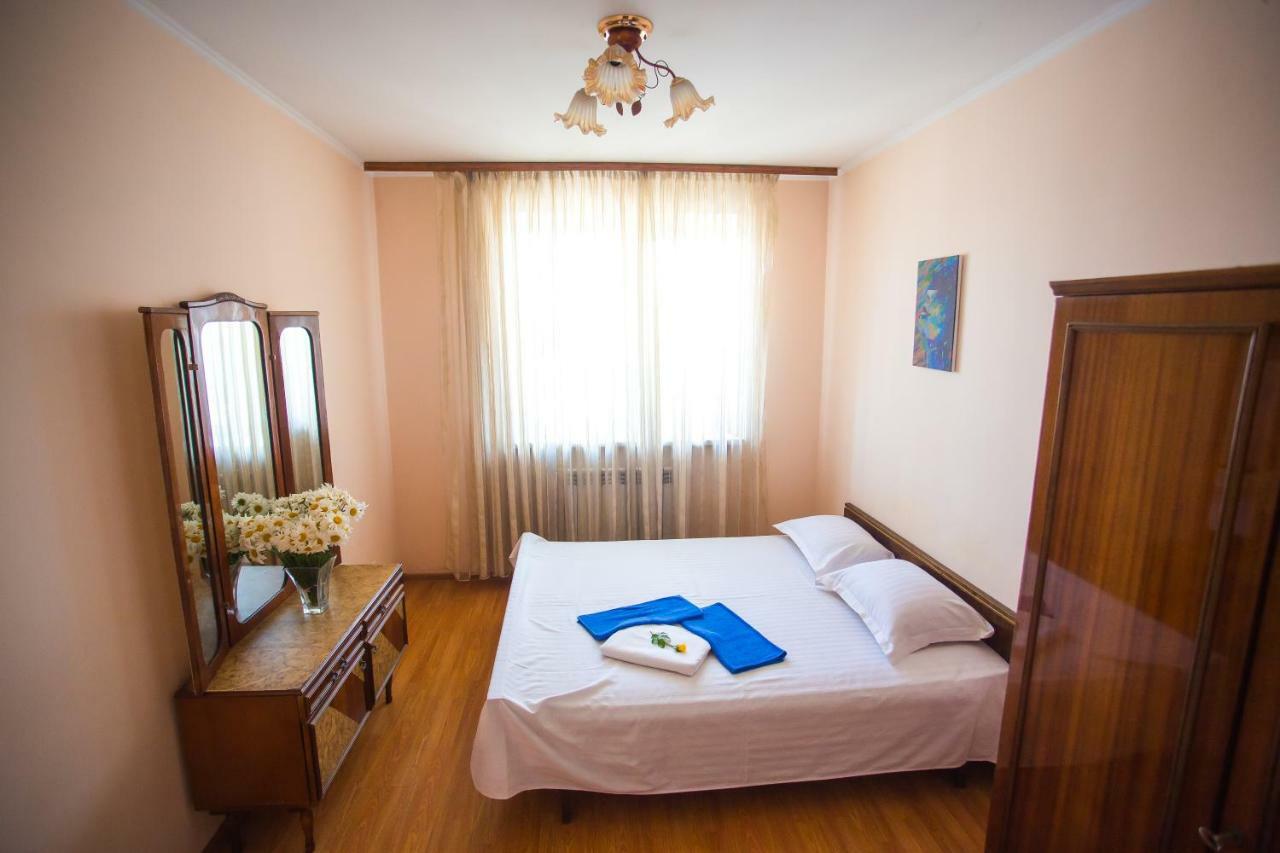 Like Home On Zaliznychna 9 Івано-Франківськ Екстер'єр фото